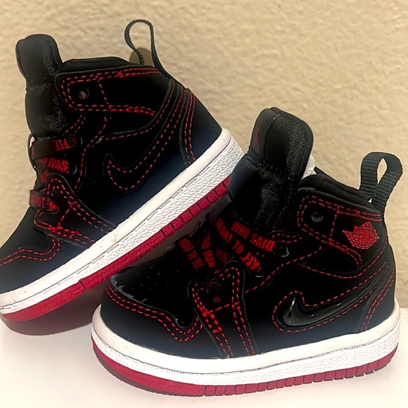 Baby’s Black/Red AirJorsan - Picture 3 of 6